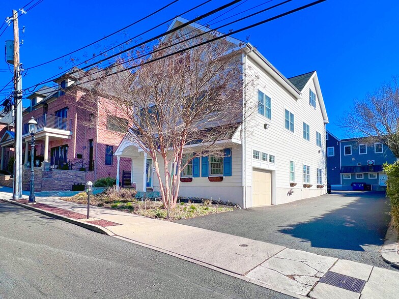 Side View - 83 S Hamilton St