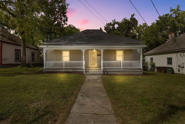 Primary Photo - Totally Renovated 3bedroom/2 bathroom home...