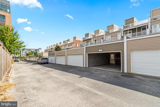 Building Photo - 1324 Race St