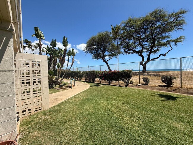Building Photo - Makaha Surfside