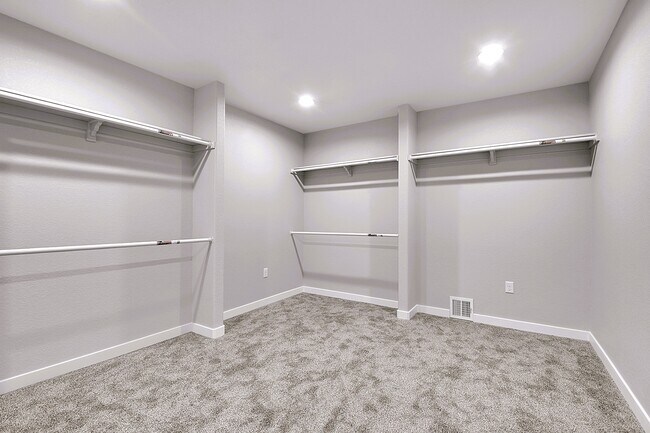 Building Photo - 132 Pauls Ln
