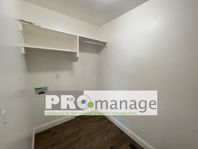 Building Photo - 3 Bed, 2 Bath Town Home w/ 2 Car Garage - Idaho Falls