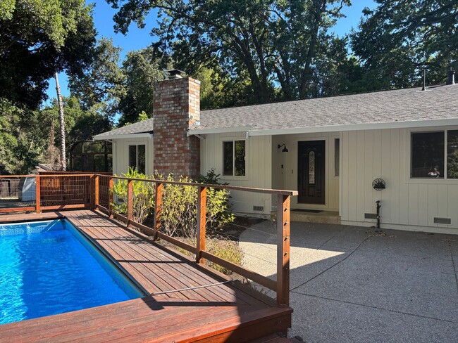 Building Photo - Stunning Ranch-Style Home in Desirable Laf...