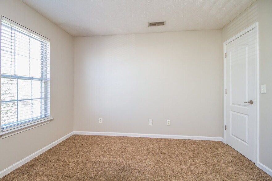 Building Photo - 2627 Sewanee Pl