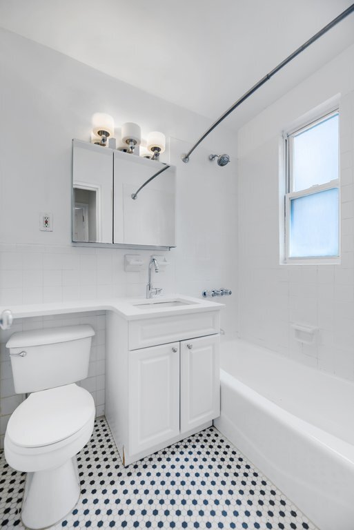 Building Photo - 113 E 31st St