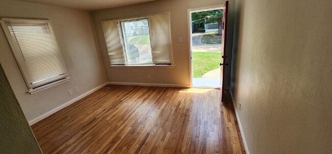 Building Photo - Updated Ferguson Home with Finished Basement & Fenced Yard