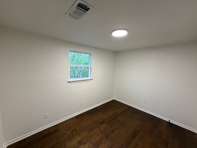 Building Photo - Charming 2BR/1BA Home with Fenced Yard & Mature Trees in Downtown Blanco!