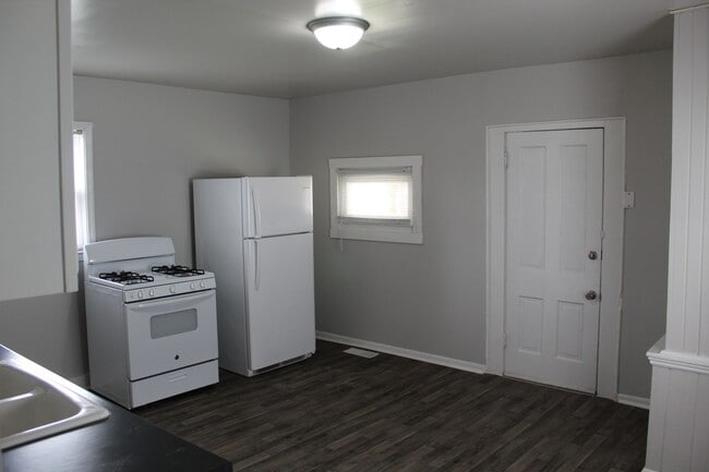 Building Photo - Cute 2BR in North Salem!
