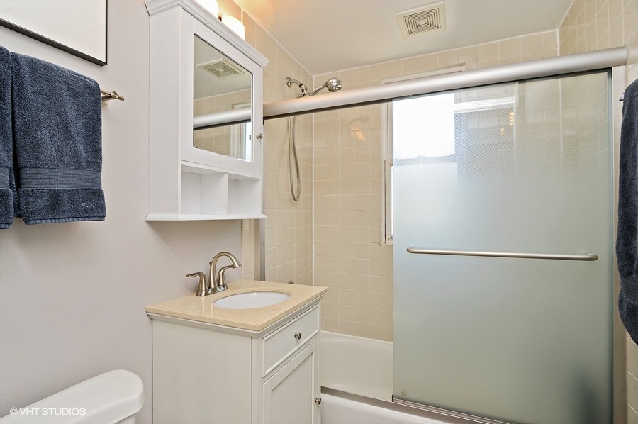 Bathroom - 1742 W Julian St