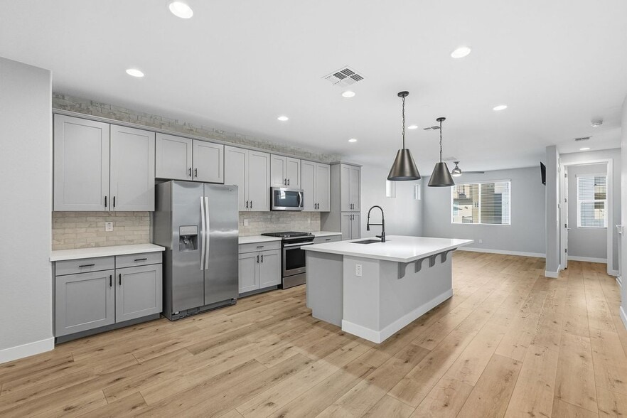 Building Photo - 7059 W Stardust Dr