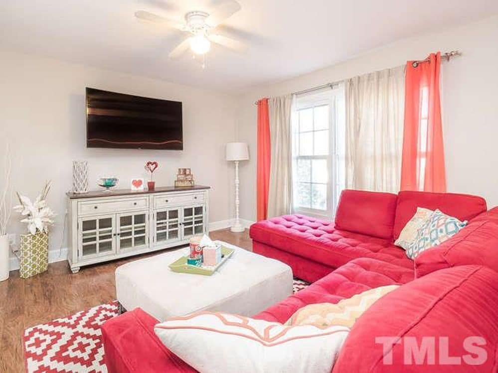 living room - 515 Mayfair St