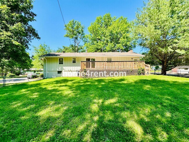 Building Photo - Like New, Ranch Style Home in Raytown - Wood Floors, Finished Basement, Fenced Yard!