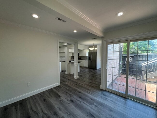 Building Photo - Relaxing 3 Bed 2.5 Bath Single Family Home...
