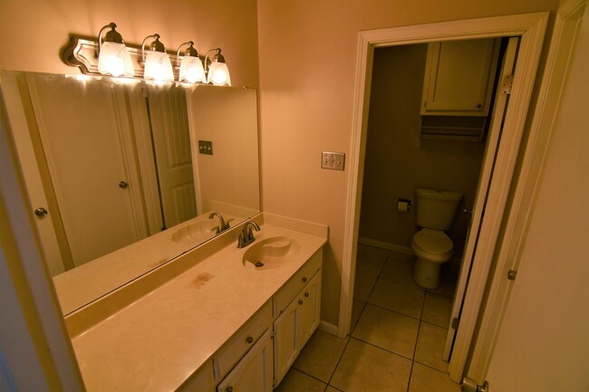 Building Photo - Location!  Location!  Updated, 2 bedroom, ...