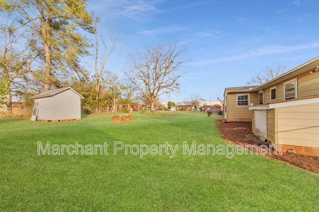 Building Photo - 23 Brownwood Dr
