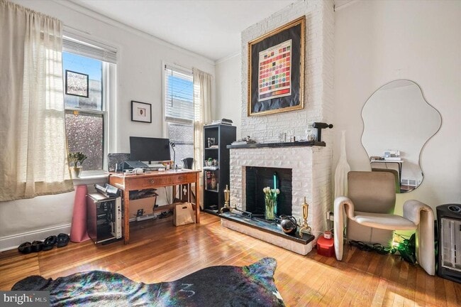 Building Photo - 1820 N Mascher St