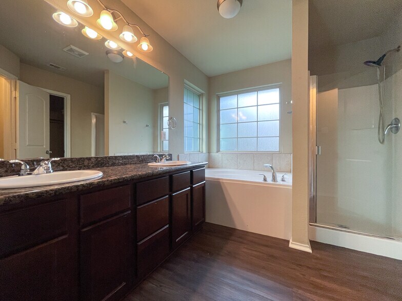 Building Photo - 10304 Walley Way