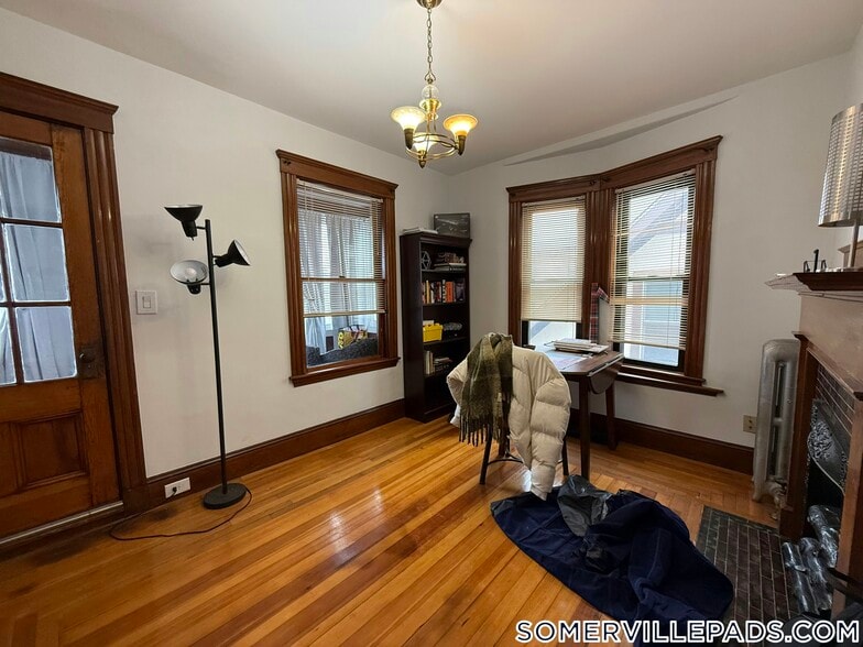 Building Photo - 449 Broadway