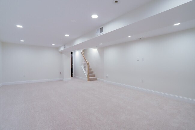 Building Photo - 1512 Swann St NW