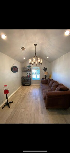 Building Photo - 201 High Meadow Ct