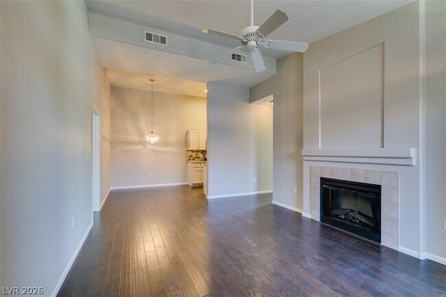 Building Photo - 2305 W Horizon Ridge Pkwy