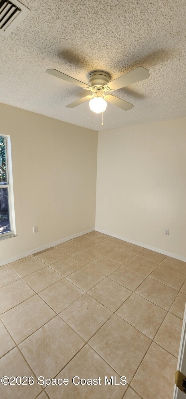 Building Photo - 1807 Edith St NE