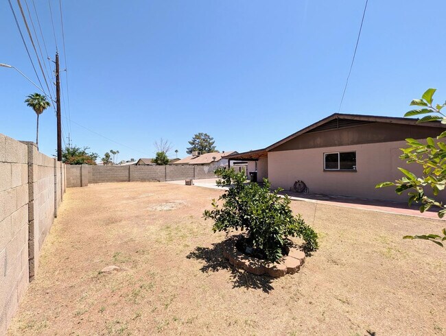 Building Photo - 3848 W North Ln