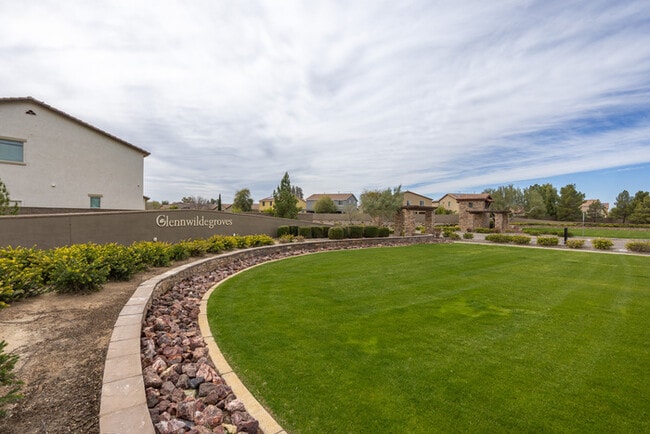 Building Photo - 4Bed/2.5 Bath Home in Maricopa! $1499 MOVE...