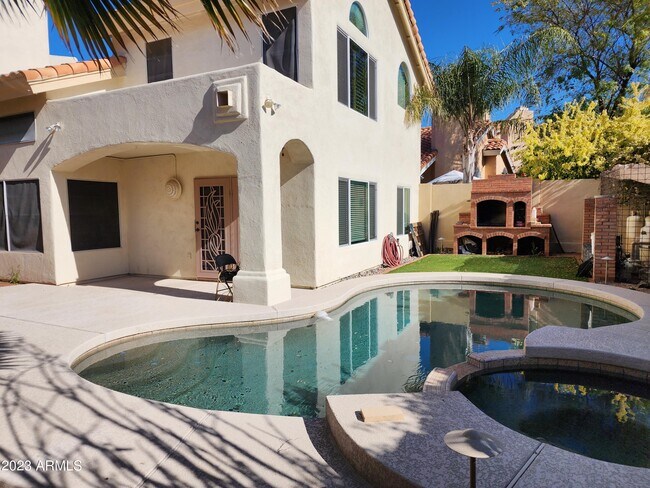 Building Photo - 6435 E Redmont Dr