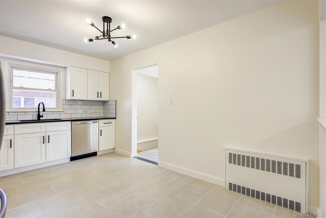 Building Photo - 71-65 Douglaston Pkwy