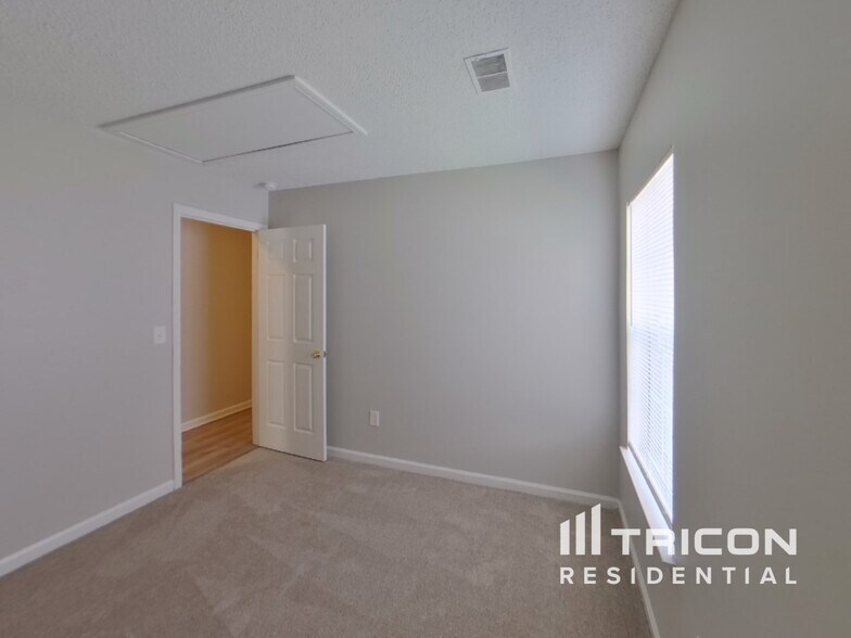Building Photo - 160 Springway Dr
