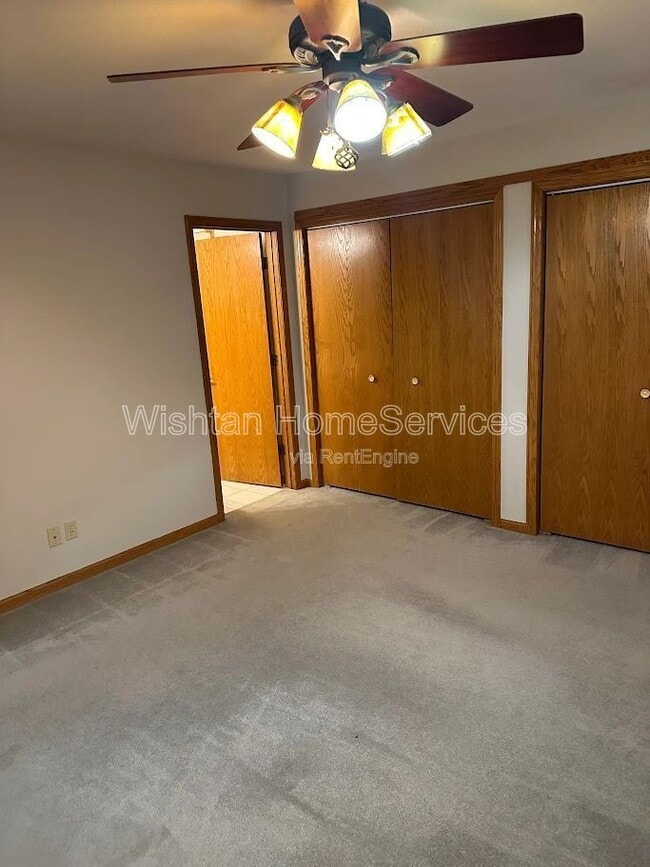 Building Photo - 948 Oakview Dr