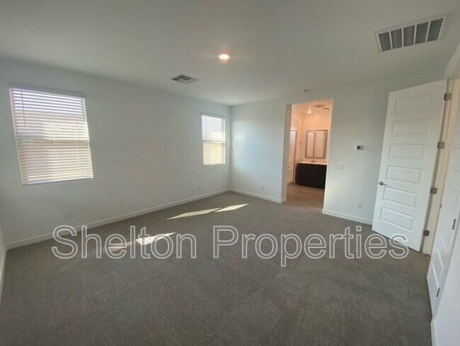 Building Photo - 14611 W Charter Oak Rd