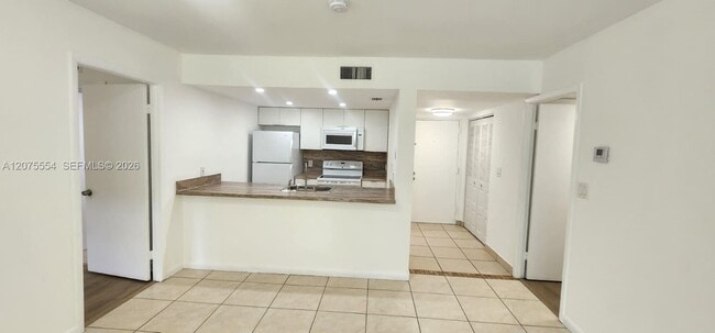 Building Photo - 8160 Geneva Ct