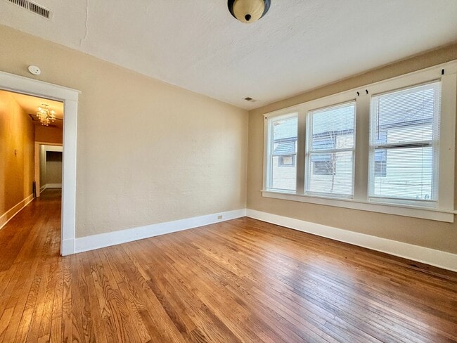 Building Photo - 831 Maury St