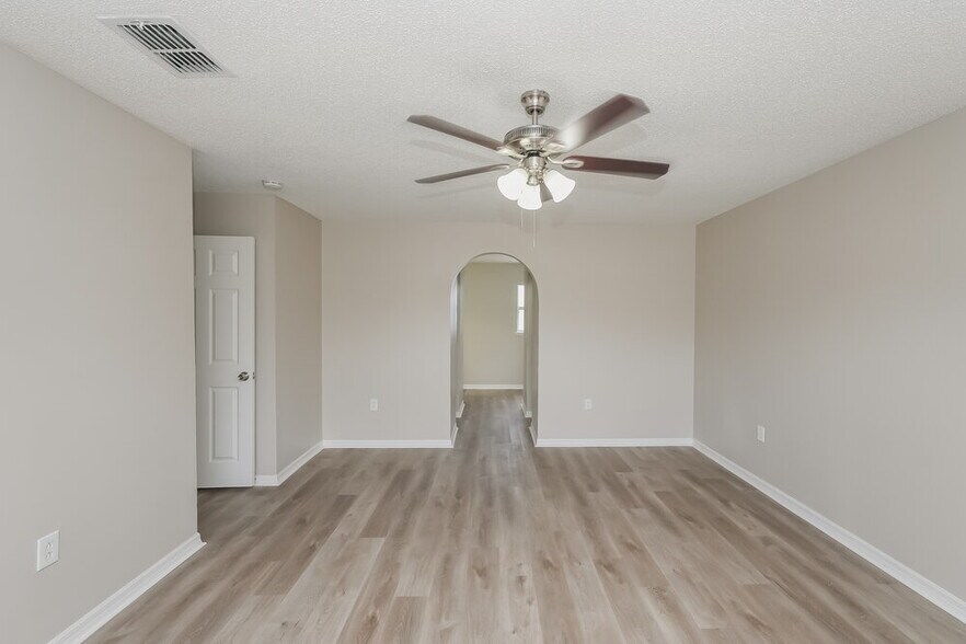 Building Photo - 12726 Kings Lake Dr