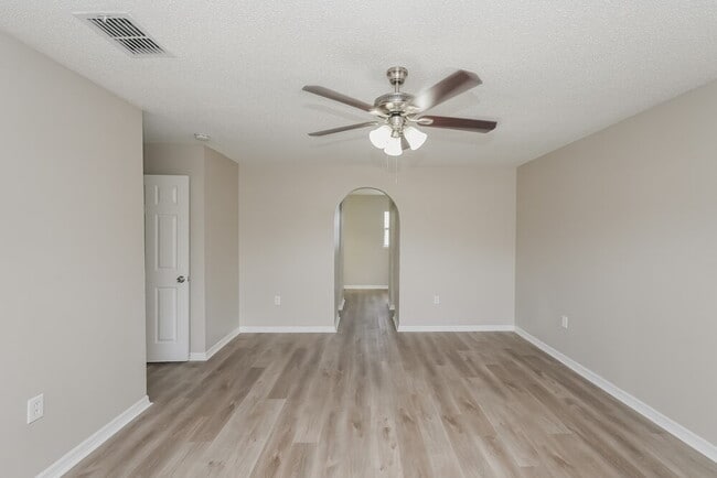 Building Photo - 12726 Kings Lake Dr