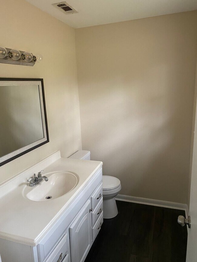 Building Photo - Charming 3 Bedroom Home with Large Yard in Theodore!