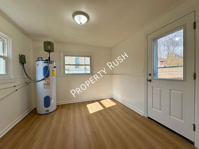 Building Photo - 32 Opal Rd