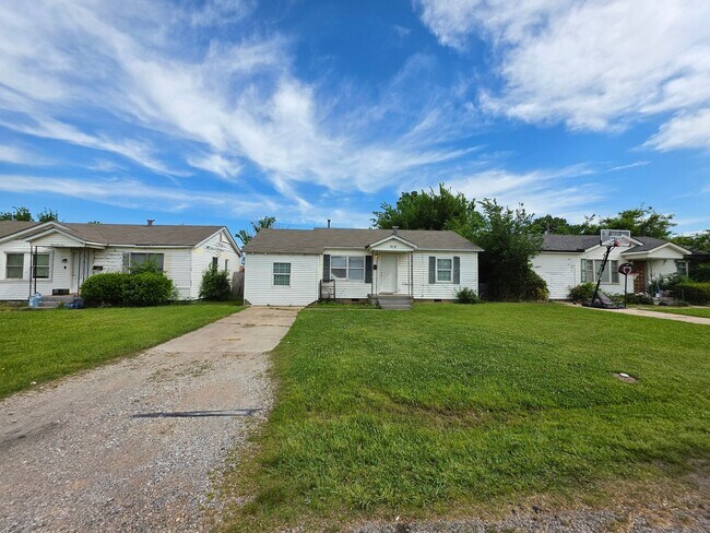 Building Photo - 3 Bed 1 Bath Home in Shawnee!