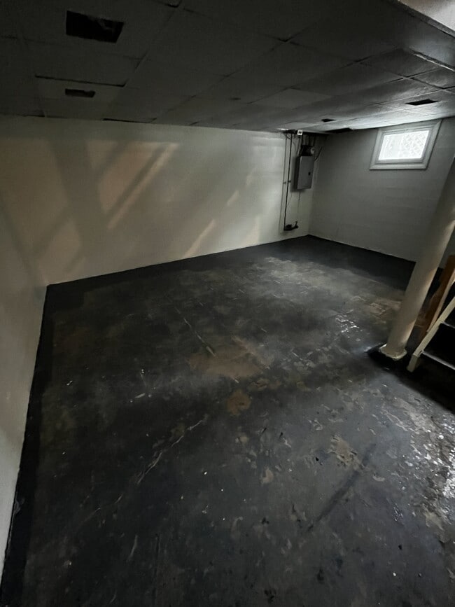 Building Photo - 7351 Clovernook Ave