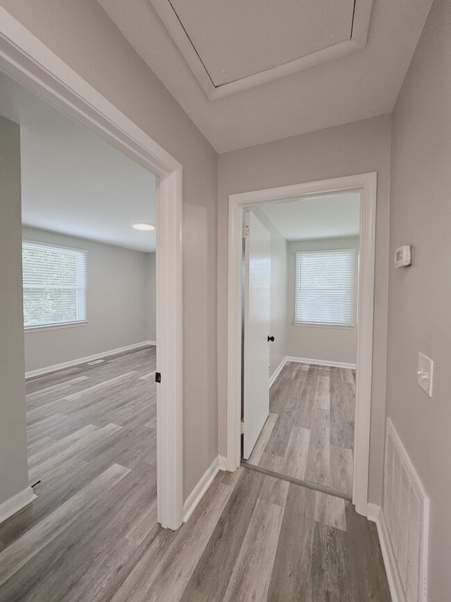 Building Photo - 919 Rexdale Dr