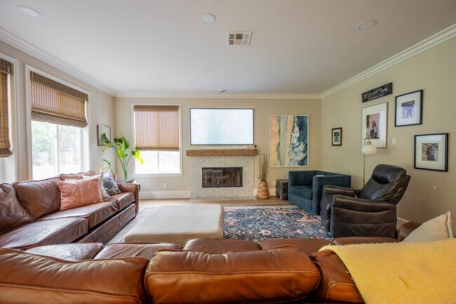 Building Photo - Resort-Style Encinitas Estate with Pool UNFURNISHED