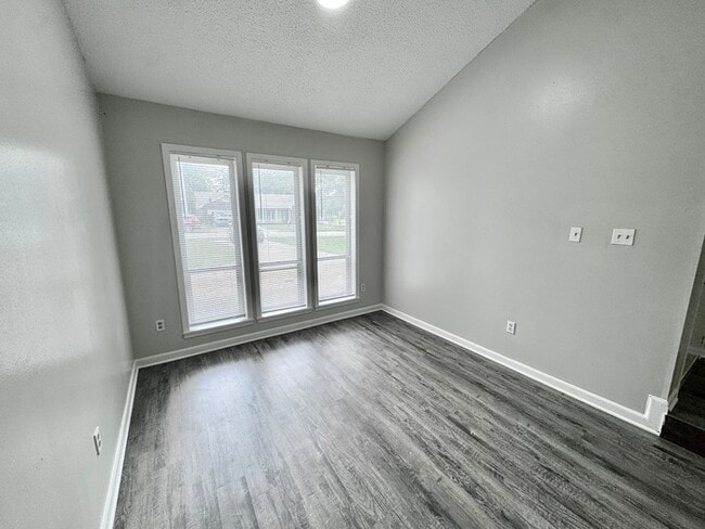 Building Photo - 4080 Meadow Creek Rd
