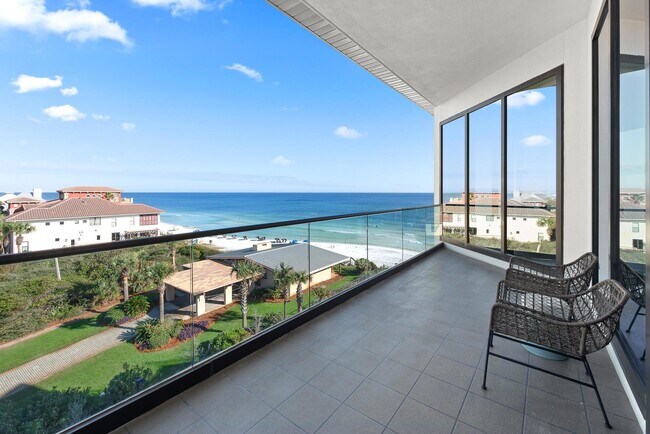 Building Photo - Costa Blanca Deluxe condominium