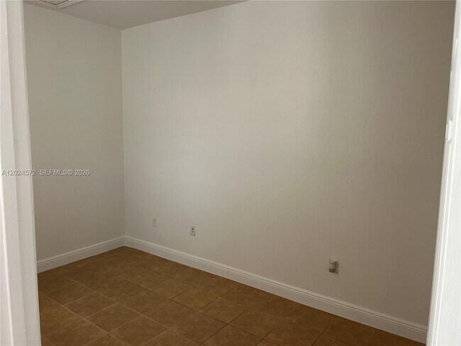 Building Photo - 1424 SW 147th Ave