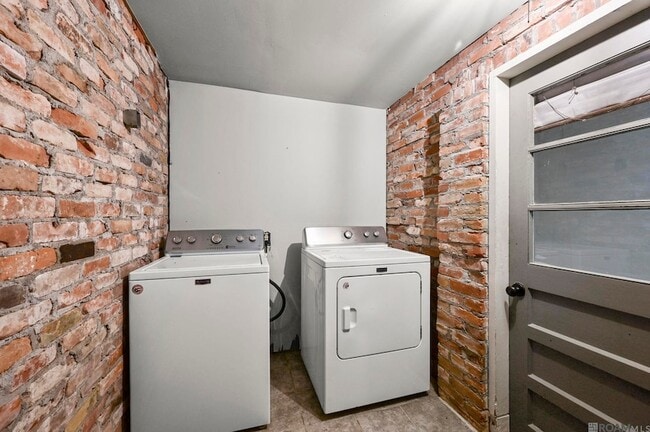 Building Photo - 640 Maxine Dr