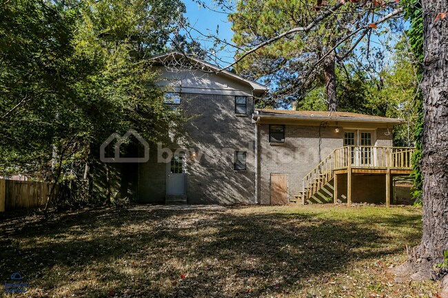 Building Photo - Beautifully Modernized Home with 3 bedroom / 2 full bath and 1,846 sq feet of space!