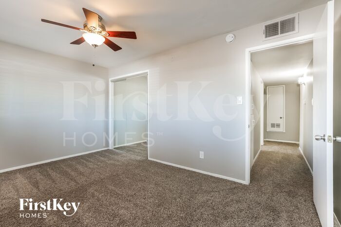 Building Photo - 205 E Orchid Ln
