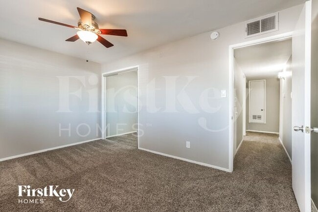 Building Photo - 205 E Orchid Ln